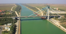 Stire din Eveniment : Podul de la Agigea va fi gata în câteva săptămâni. Dar nimeni nu lucrează la el  de un an. "În județul Constanța e praf totul"