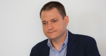 Stire din Politică-Administrație : "Broșurile de promovare a României sunt vechi. Din unele nu se înțelege nimic"