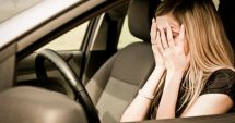 Stire din Eveniment : Lecţii de şofat încheiate cu dosare penale, după ce un tânăr a fost ademenit de „eleva” sa