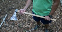 Stire din Eveniment : Minor arestat pentru că și-a lovit unchiul  cu o coadă de topor