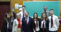 Stire din Cultură-Educație : Cei șase "cercetători" mirciști, găzduiți în Canada de o familie de constănțeni