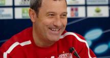 Stire din Sport : Fotbal / Mircea Rednic, noul antrenor al lui Dinamo