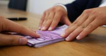 Stire din Actualitate : Mită uriaşă oferită polițiștilor din Predeal de un şofer prins băut la volan
