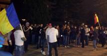 Stire din Politică-Administrație : Miting la Prefectură ! Constănțenii, solidari cu românii din diaspora / Galerie foto