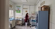 Stire din Social : Mobilizare emoționantă a comunității pentru bebelușul aruncat în toaletă de mama lui