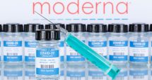 Stire din Social : A început administrarea vaccinului Moderna. Diferențele față de vaccinul Pfizer
