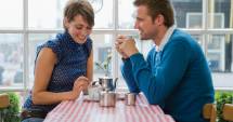 Stire din Life and Style : Cinci moduri tăcute prin care îți arată că te iubește