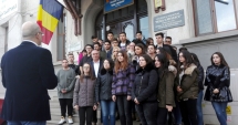 Stire din Cultură-Educație : Moment de reculegere în memoria Regelui Mihai, la Colegiul "Mihai Eminescu"