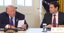 Stire din Actualitate : Moment stânjenitor la Casa Albă. Trump a citit cu voce tare un mesaj confidențial primit de la Rubio