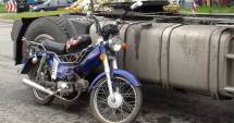 Stire din Eveniment : Cu băutura-n cap, călare pe moped!