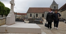 Stire din Actualitate : Mormântul generalului  Charles de Gaulle, vandalizat