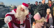 Stire din Eveniment : Moș Crăciun Scafandru vine cu sacul plin de cadouri în Portul Militar Constanța