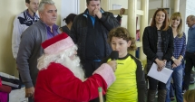 Stire din Sport : Moș Crăciun a sosit la tinerii sportivi de la CS Năvodari