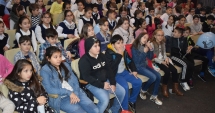 Stire din Cultură-Educație : Spectacolul "Motanul încălțat" se joacă, duminică, de două ori