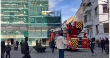 Stire din Eveniment : Și-a văzut moartea cu ochii! Un muncitor a căzut de la înălţime, în timp ce lucra la o biserică