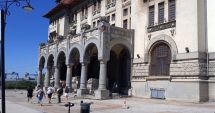 Stire din Cultură-Educație : Vizitatorii, în pericol! Cad fragmente de tencuială și țigle din acoperișul Muzeului de Istorie