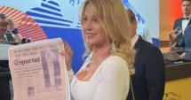 Stire din Sport : Nicușor Dan a decorat-o pe Nadia Comăneci cu „Steaua României” în grad de Mare Cruce