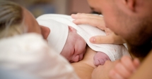 Stire din Sănătate : De ce aleg femeile nașterea naturală, fără medicamente