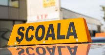 Stire din Eveniment : O femeie a fost dată afară de la proba teoretică pentru permisul de conducere din cauza unui nasture. Iată ce ascundea