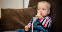 Stire din Sănătate : Eliminaţi-le copiilor secreţiile nazale! În caz contrar, riscă să facă otită