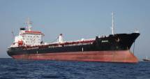 Stire din Economie : Marinar român, UCIS pe petrolierul Araevo. Vaporul a fost bombardat de un avion de vânătoare