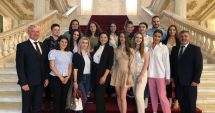 Stire din Politică-Administrație : Senatorul Remus Negoi din Constanţa, profesor de o zi pentru 19 studenţi