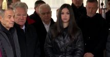 Stire din Actualitate : Clipe emoţionante la înmormântarea lui Emeric Ienei. Ce a făcut nepoata fostului antrenor