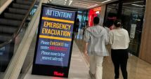 Stire din Actualitate : UPDATE. Sute de oameni evacuaţi din mall, după ce mai multe persoane au fost înjunghiate