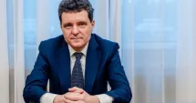 Stire din Actualitate : Mesajul lui Nicușor Dan de 8 Martie: "Prea des uitǎm cât de mult vǎ datorǎm"