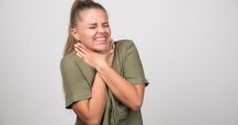 Stire din Sănătate : Senzația de corp străin în gât apare mai frecvent la persoanele în vârstă
