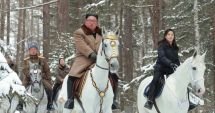 Stire din Actualitate : Noi fotografii enigmatice cu Kim Jong Un călărind un cal alb