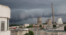Stire din Social : O nouă avertizare de la meteorologi. Ploi și furtuni în jumătate din țară, caniculă și disconfort termic pe litoral