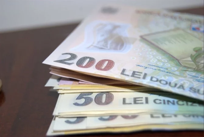 Stire din Eveniment : Avertisment dur privind legea salarizării: "Dacă se va aplica, probabil după o jumătate de an salariile vor fi tăiate la loc"
