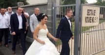 Stire din Actualitate : Nuntașii au epuizat buletinele de vot. Zeci de votanți, pe listele suplimentare la o secție de votare