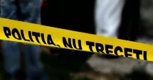 Stire din Eveniment : Șoc! Un bebeluș a fost găsit îngropat în grădina unei case, iar mama susține că fetița s-ar fi născut moartă