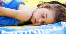 Stire din Social : Nu vă mai chinuiți copiii! Soarele îi poate băga direct în spital
