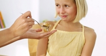 Stire din Sănătate : Nu vă mai îndopați copiii! Riscurile supraalimentării sunt grave!
