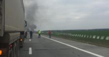 Stire din Eveniment : O mașină electrică a ars pe Autostrada Soarelui