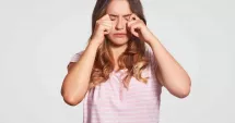Stire din Sănătate : Nu ignorați senzația de ochi uscați! Poate fi semnalul unor afecțiuni ascunse