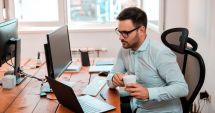 Stire din Sănătate : Aveți ochii uscați? Atenție la cât timp petreceți în fața ecranelor digitale!