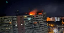 Stire din Eveniment : Locatarii blocului lovit de dronă se pot întoarce în apartamente sub supravegherea autorităților