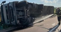 Stire din Eveniment : Accident la Constanţa! Un TIR încărcat cu pietre s-a răsturnat, în sensul giratoriu