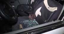 Stire din Actualitate : Atac violent asupra polițiștilor, o mașină vandalizată, agresori răniți și arestați