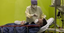 Stire din Social : Două noi simptome Omicron "bizare" pe care le au cei mai ghinioniști infectați