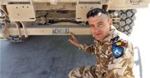 Stire din Eveniment : Amintiri de pe front. Om de zăpadă în deșert, pentru Rechinii Albi