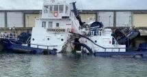 Stire din Economie : O navă a avariat două remorchere la intrarea în port
