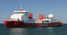 Stire din Economie : O navă de cercetare chineză a lovit un iceberg
