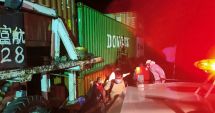 Stire din Politică-Administrație : O navă s-a scufundat. 70 de containere au căzut în apele mării