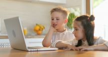 Stire din Cultură-Educație : O nouă întâlnire în „Poiana cu poveşti”