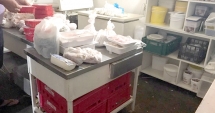 Stire din Social : "Delicatesele" Satului de Vacanță: mici vechi de două săptămâni și pastramă de oaie din iulie